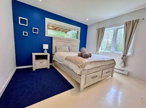 3 makuuhuonetta, työpöytä, vauvan matkasänky, Wi-Fi