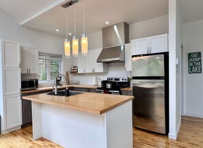 Frigorífic, microones, forn i placa de cuina 