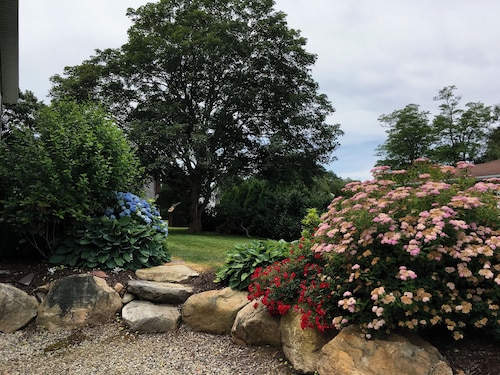 Ocean view 5-bedroom house in Narragansett with AC, WiFi, beach pass