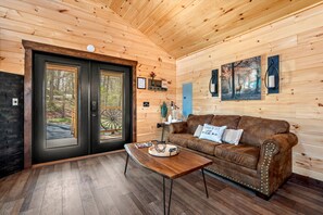 TV connectée, cheminée, lecteur de DVD