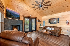 Smart TV, fireplace, DVD player - Affordable Mountain Views, Hot Tub, Fire pit (Sevierville)