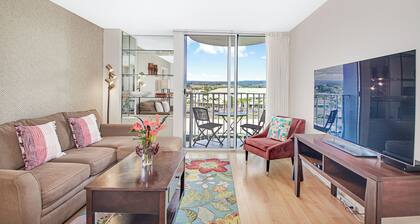 Hilo Lagoon Centre 707, air conditioned 2 bedroom, 2 bath condo in Hilo