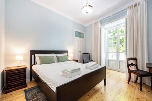 4 habitaciones, tabla de planchar con plancha, wifi y ropa de cama 