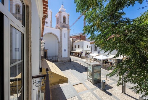 Casa Matias - Stylish 4BR Apartment • Lagos Old Town