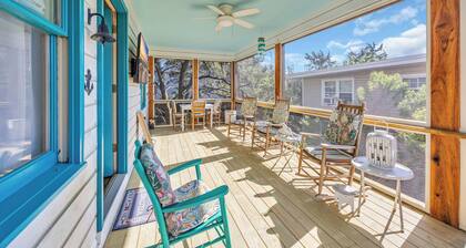 Seaside Sisters close to beach access and ocean