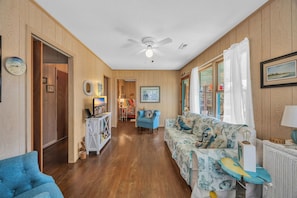 TV - Seaside Sisters close to beach access and ocean (Pawleys Island)