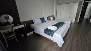 Blackout curtains, soundproofing, iron/ironing board, free WiFi - MUBEE Homestay (Hue)