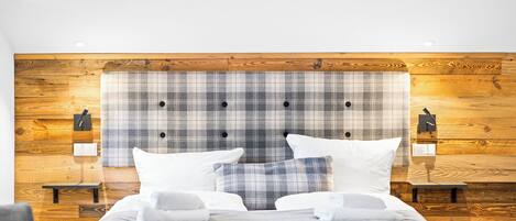 2 bedrooms, travel crib, free WiFi, bed sheets