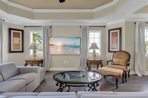 Televisión y oficina 