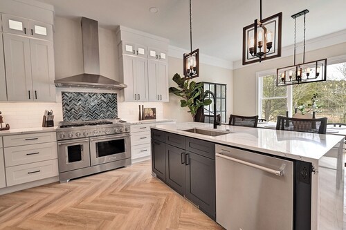 Stunning brand New 7 bedroom 5 bathroom home with elevator.