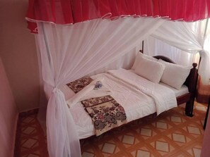 Free WiFi, bed sheets - Elris Guest House & Hotel (Kisumu)