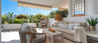 MARBELLA GEM: Stylish 2-bed retreat, near golfers paradise, dining & lifestyle.