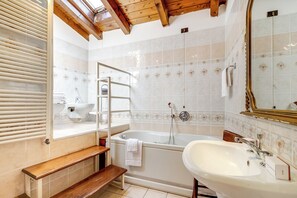 Standard Apartment, Multiple Bedrooms (Casa Del Profeta) | Bathroom