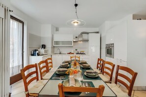 Standard Apartment, Multiple Bedrooms (Casa Del Profeta) | Dining