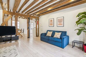 Televisión y oficina 