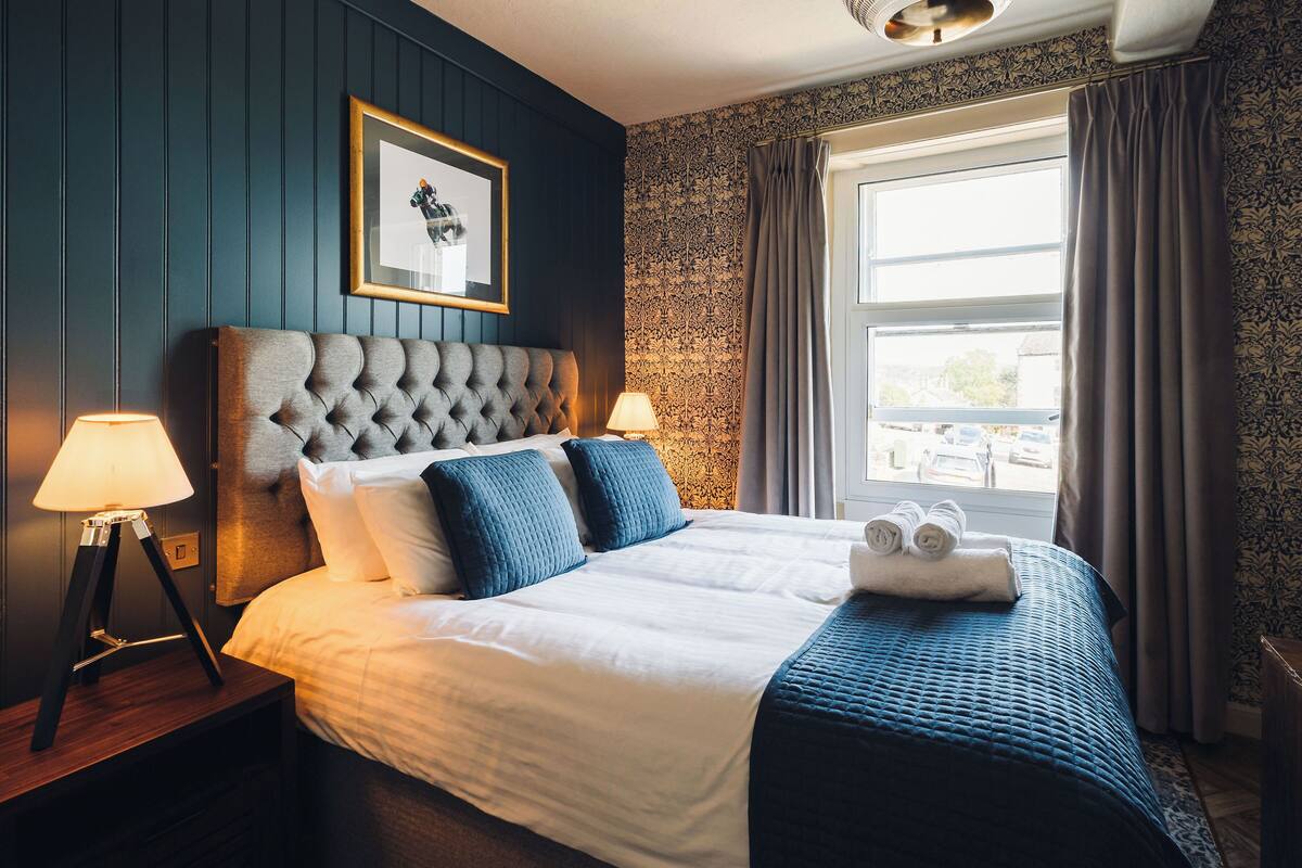 Premium Double Room, 1 Double Bed | Free WiFi, bed sheets