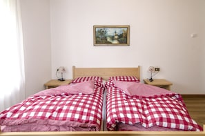 2 chambres, fer et planche à repasser, Wi-Fi gratuit, draps fournis