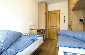 2 dormitorios, tabla de planchar con plancha, wifi gratis y ropa de cama