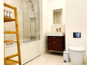 風筒、提供毛巾、番梘、洗頭水