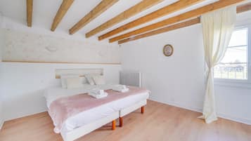 4 chambres, bureau, fer et planche Ă  repasser, Wi-Fi