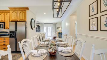 House (5 Bedrooms) | Interior