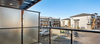 New Townhouse mins to South Health Campus & YMCA