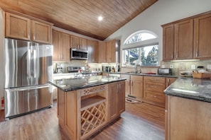 House (4 Bedrooms) | Interior