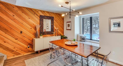 Walk to Town & Slopes: Riverfront Breckenridge Gem