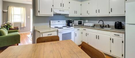 House (2 Bedrooms) | Interior