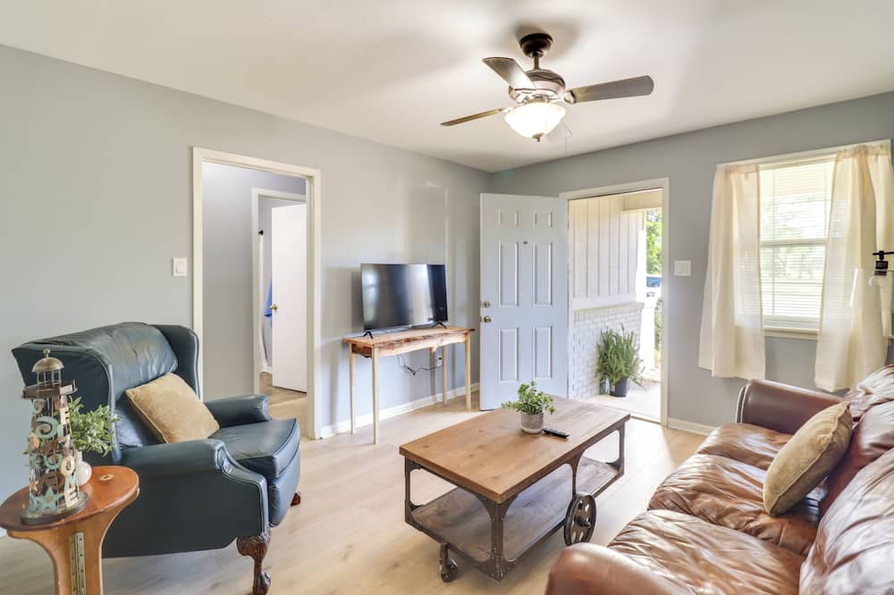 Walk to Eats & Entertainment: Home in Brookhaven - Brookhaven, MS