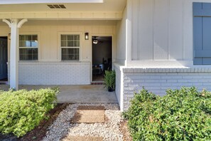 House (2 Bedrooms) | Interior - Walk to Eats & Entertainment: Home in Brookhaven (Brookhaven)
