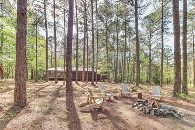 艾肯縣湖濱私人 136 英畝之家