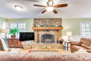 House (3 Bedrooms) | Interior - 136 Private Acres: Lakefront Aiken County Home! (Batesburg)