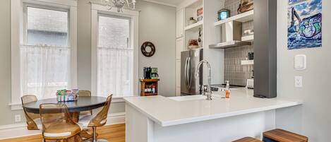 House (3 Bedrooms) | Interior