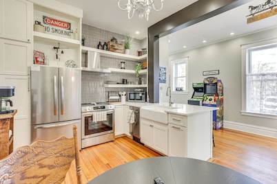 Walk Downtown: Inviting Historic Home in Dubuque!