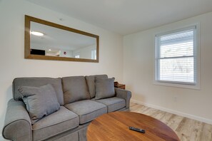Apartment (1 Bedroom) | Interior - 3 Mi to Beach & Pier: Pet-friendly Cape Cod Apt! (Wareham)