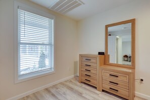 Apartment (1 Bedroom) | Interior - 3 Mi to Beach & Pier: Pet-friendly Cape Cod Apt! (Wareham)