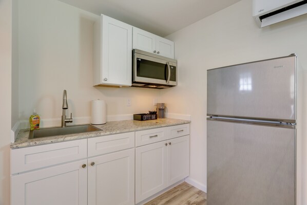 Apartment (1 Bedroom) | Interior - 3 Mi to Beach & Pier: Pet-friendly Cape Cod Apt! (Wareham)