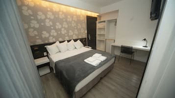 Superior Double Room | Desk, laptop workspace, free WiFi