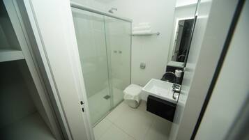 Quarto duplo superior, 2 camas de solteiro | Banheiro | Bidê