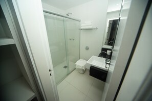 Habitación superior con 2 camas individuales, 2 camas individuales | Baño | Bidé
