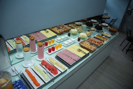 Desayuno completo incluido todos los días . Hotel Cidade de Araxá