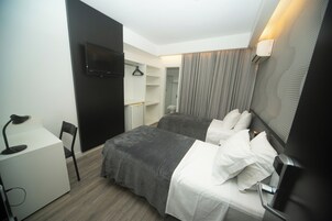 Habitación superior con 2 camas individuales, 2 camas individuales | Escritorio, espacio para trabajar con un portátil, wifi gratis