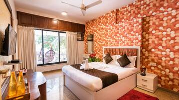 4 bedrooms, desk, iron/ironing board, WiFi