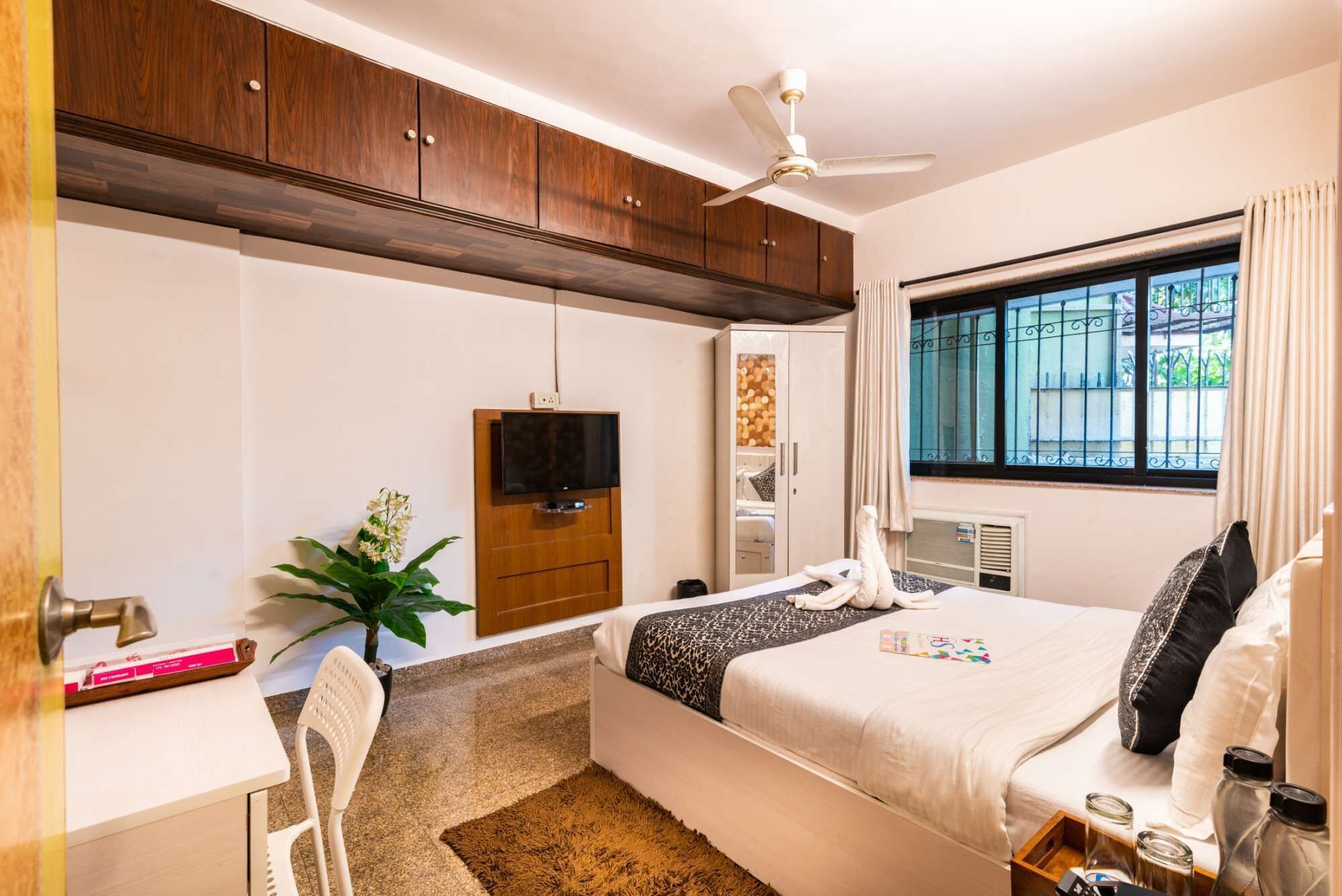 4 Schlafzimmer, Schreibtisch, Bügeleisen/Bügelbrett, WLAN