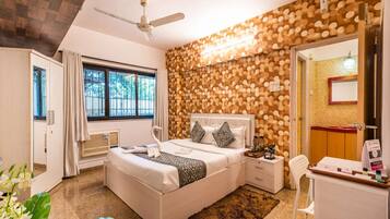 4 Schlafzimmer, Schreibtisch, Bügeleisen/Bügelbrett, WLAN