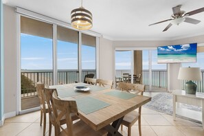 Dining - Sea Turtle Retreat! 817 END UNIT w/ Wrap Around Balcony and Panoramic Views! (Panama City Beach)