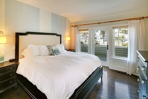 4 slaapkamers, een bureau, een strijkplank/strijkijzer, gratis wifi