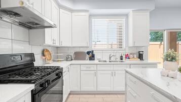 House | 4 bedrooms, Internet
