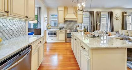 Modern Boston Condo | near T